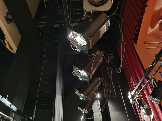 ভালো দাম 300W LED CRI95 স্টেজ লাইটিং RGBALC 6 ইন 1 অটো জুম ফ্রেসনেল স্পট লাইট রঙ ম্যানেজমেন্ট সিস্টেমের সাথে অনলাইন